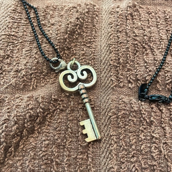 Origami Owl necklace and charm - Picture 2 of 2